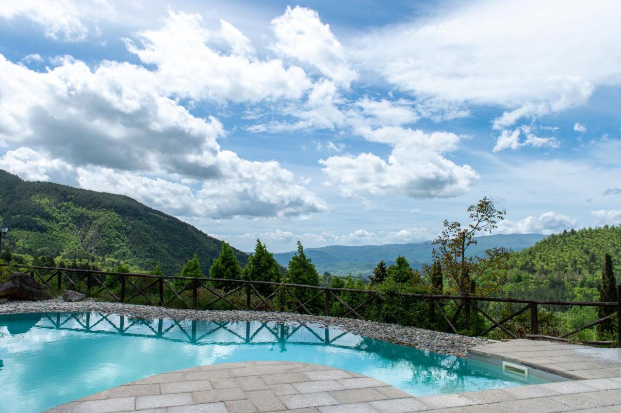 Borgo I Tre Baroni - Spa Suites & Resort Poppi Bagian luar foto