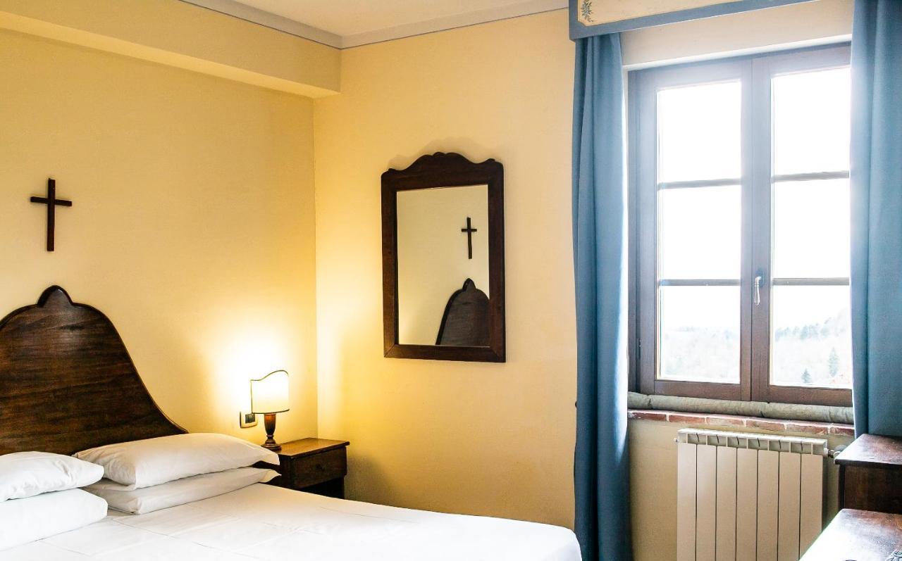 Borgo I Tre Baroni - Spa Suites & Resort Poppi Bagian luar foto