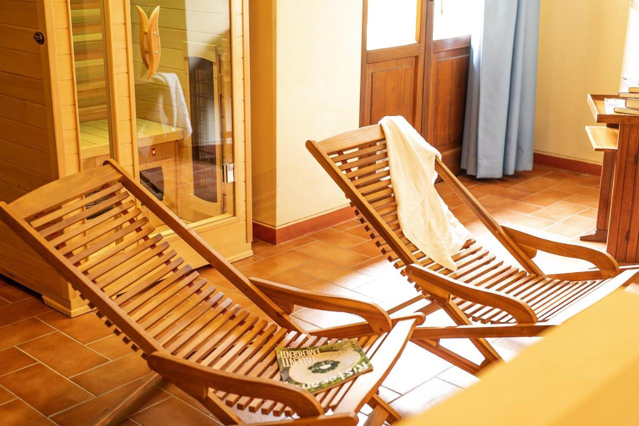 Borgo I Tre Baroni - Spa Suites & Resort Poppi Bagian luar foto