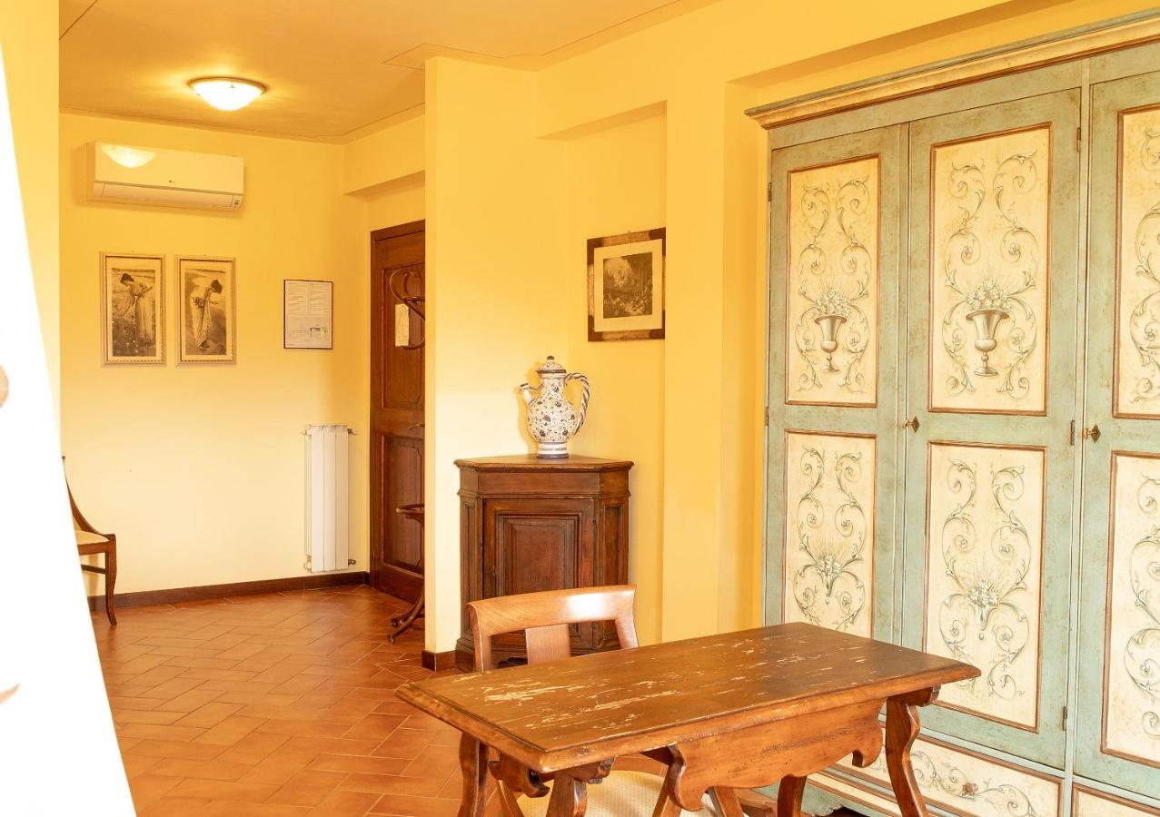 Borgo I Tre Baroni - Spa Suites & Resort Poppi Bagian luar foto
