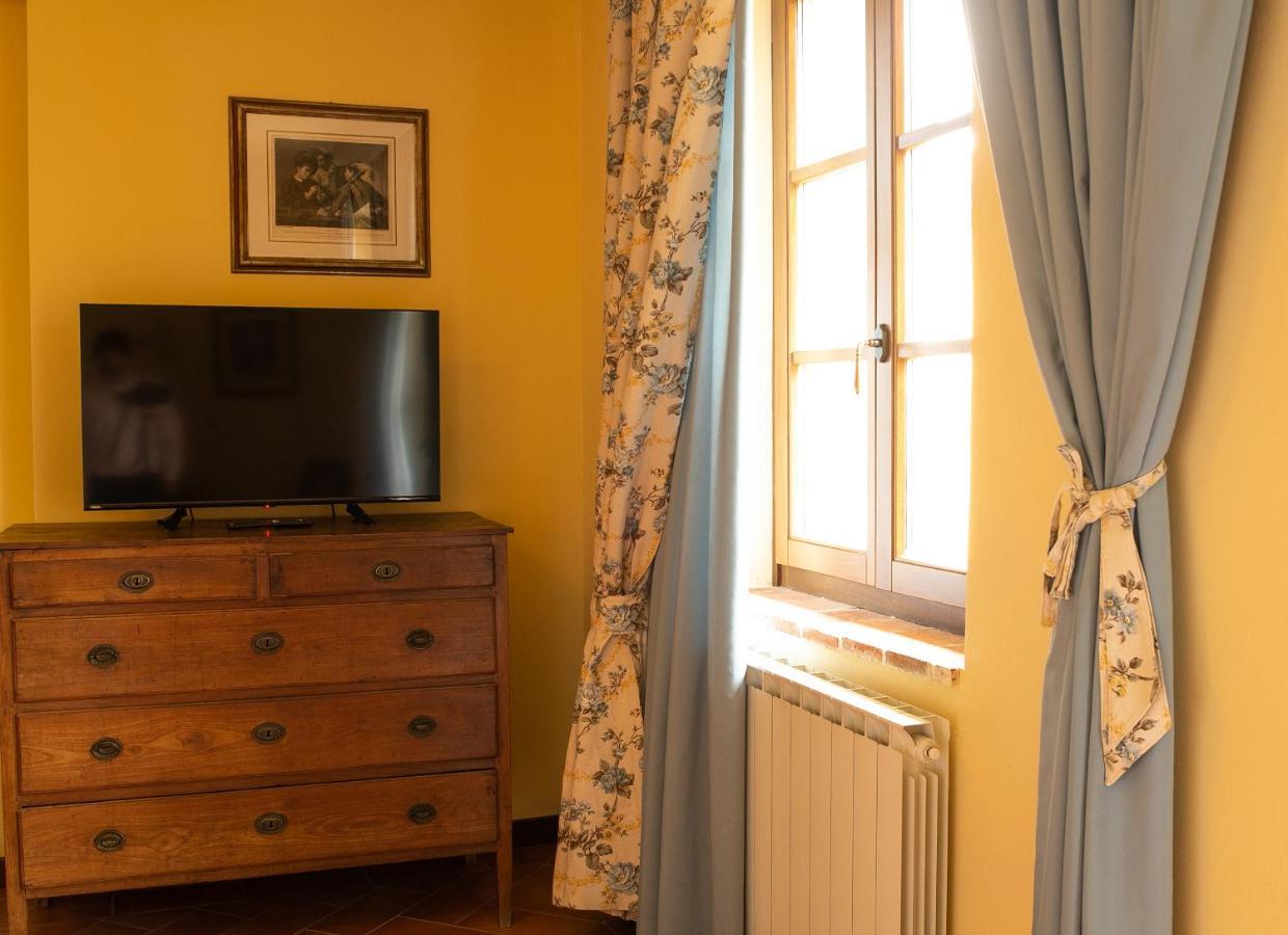 Borgo I Tre Baroni - Spa Suites & Resort Poppi Bagian luar foto