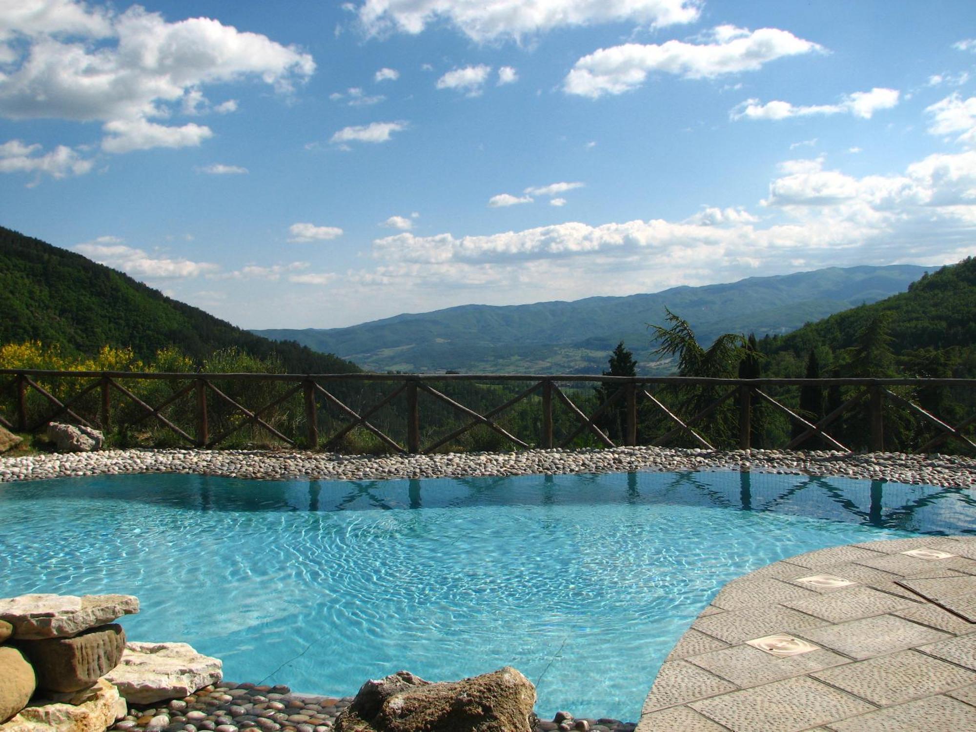 Borgo I Tre Baroni - Spa Suites & Resort Poppi Bagian luar foto