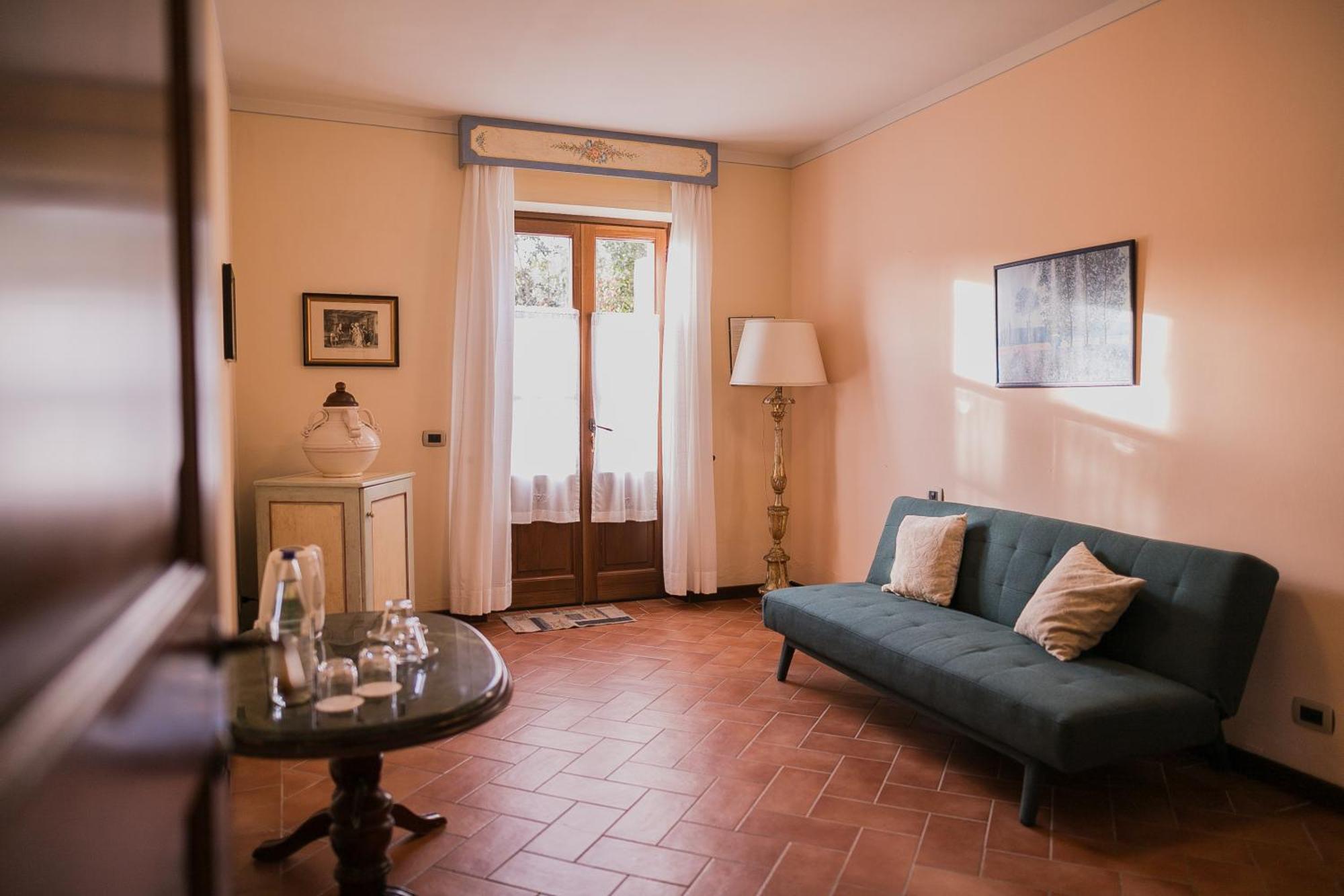Borgo I Tre Baroni - Spa Suites & Resort Poppi Bagian luar foto