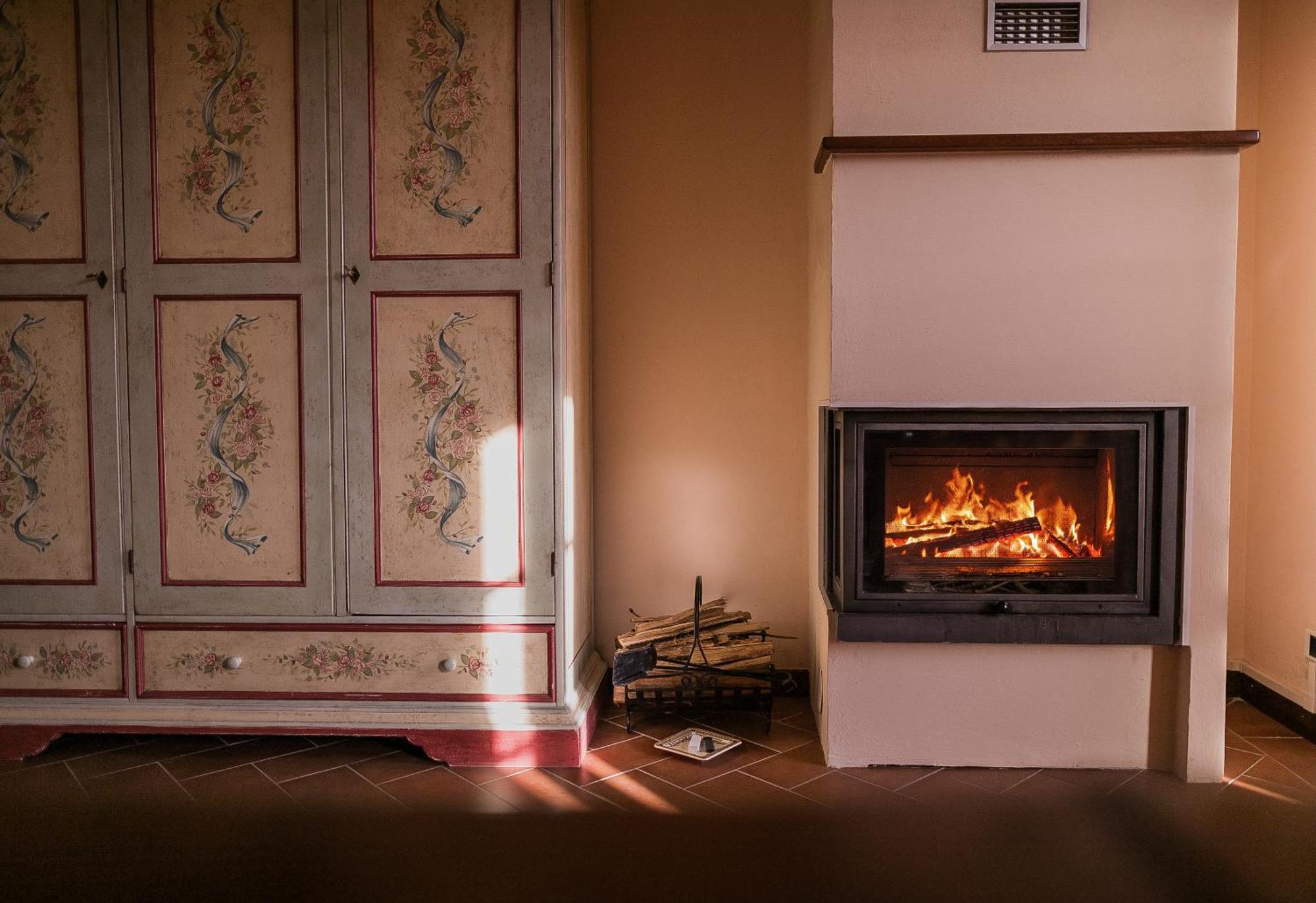 Borgo I Tre Baroni - Spa Suites & Resort Poppi Bagian luar foto